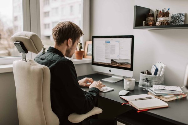 Trouver l'équilibre optimal en télétravail : perspectives des RH et des salariés