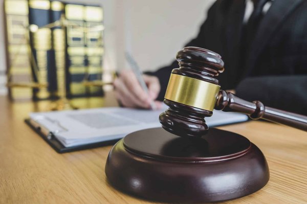 Votre commissaire de justice à Lyon: guide essentiel
